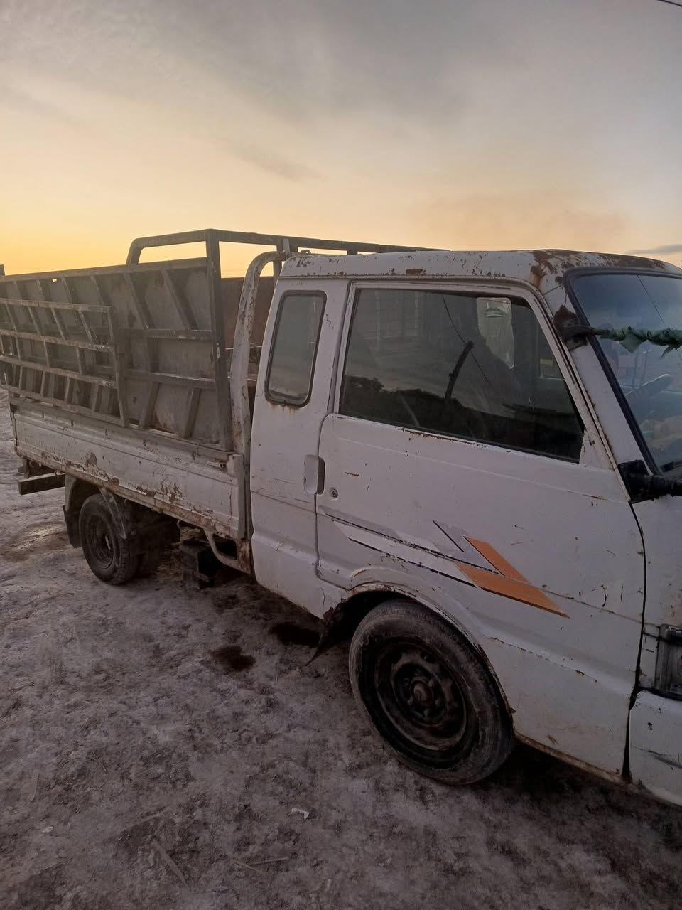 السلام عليكم كيا بنكو 93  رقم ديالى 6 جنكال  
مكينه بيها بخار سياره ابلاديه بدون صبغ السعر (28)وبيها مجال مكان السياره بغداد المعامل رقم 📱 صاحب السياره  ‏‪***********‬‏
