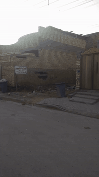 السلام عليكم يتوفر قطعة أرض 100 متر في حي الكوفه قرب دلاليه السيد الشارع 10متر للاستفسار ***********
