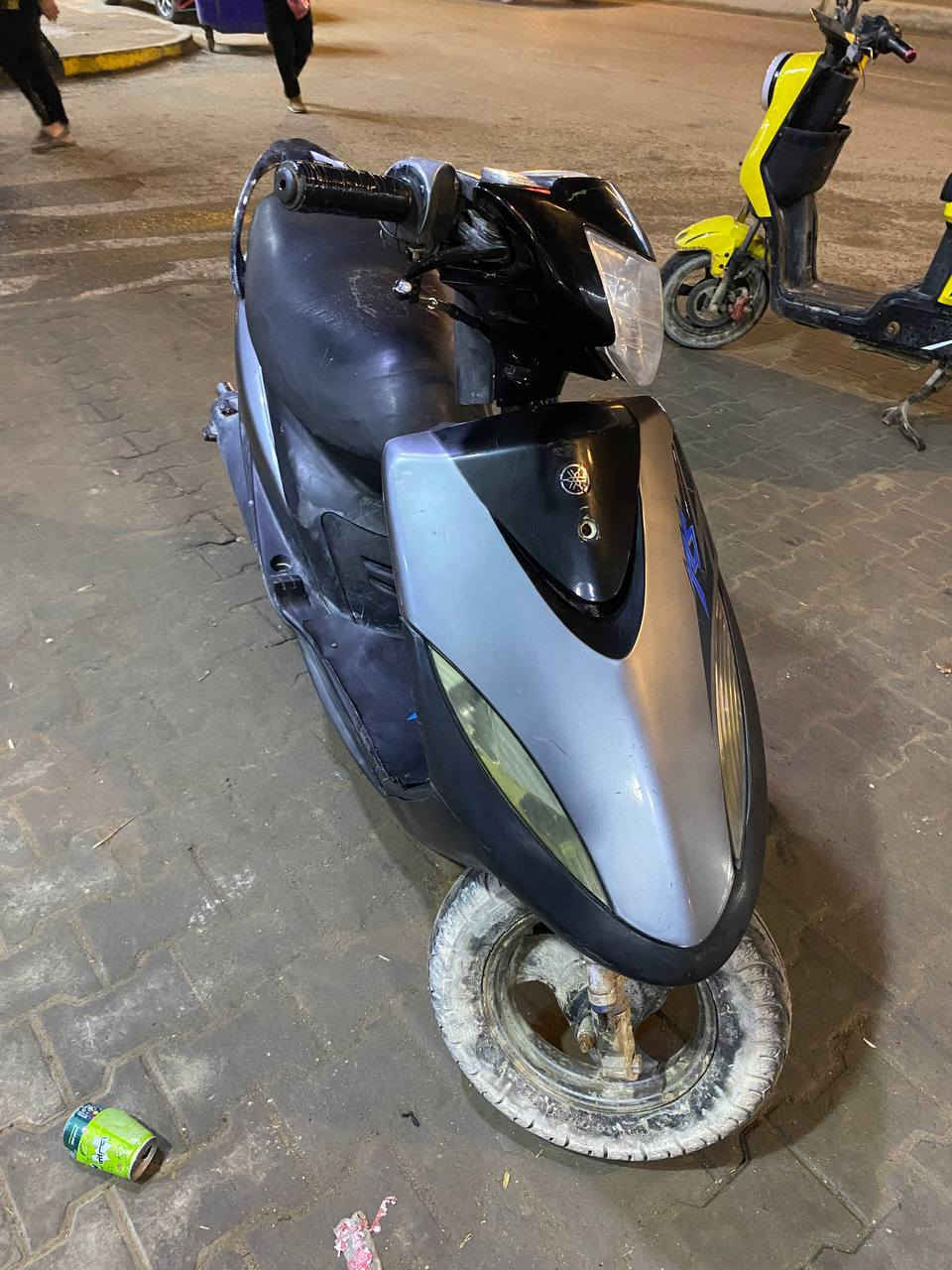 سلام عليك 
ماكس عدله 
دراجه كامله من كلشي 
مكينه 49 ناعمه لاصوت لاتنقيص
كهربائيات كلها شغاله نكره سلف بكل وكت 
رايدها ب500 وبيها مجال
مكاني بصره ابولخصيب
*********** البصرة, العراق
