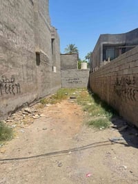 عندي قطعة ارض مساحة ١٠٠متر الواجهة ٥والنزال ٢٠ الموقع الدورة   البوعيث...