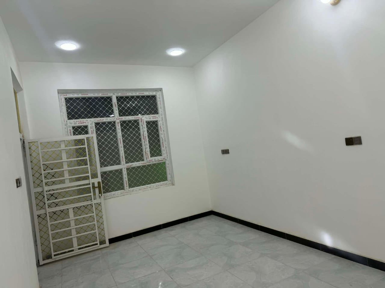 🏠دار سكن 🏠
__
⭕العنوان: طريق السنيه السياحي داخل مجمع توحيد
  ⭕قرب؛السكه القطار
⭕موقع مميز _
____
🌿زراعي سند25
🌿بناء حديث
🌿كونكريت مسلح 
🌿طابق واحد
🌿غير مسكون 

♦️المساحة 176م² 
♦️الواجهة  :7ونص متر
----------------
                     
تفاصيل الدار 🏠
___
🌿غرف نوم 2💯
🌿صالة
🌿مطبخ 
🌿استقبال 
🌿مجمع صحي 
    
   #مكتب_صناع_المال_للعقار 
عنوان المكتب
الفرات شارع الصب قرب التسفيرات 
للاستفسار مراجعة المكتب اوالاتصال على الارقام 
***********
***********
