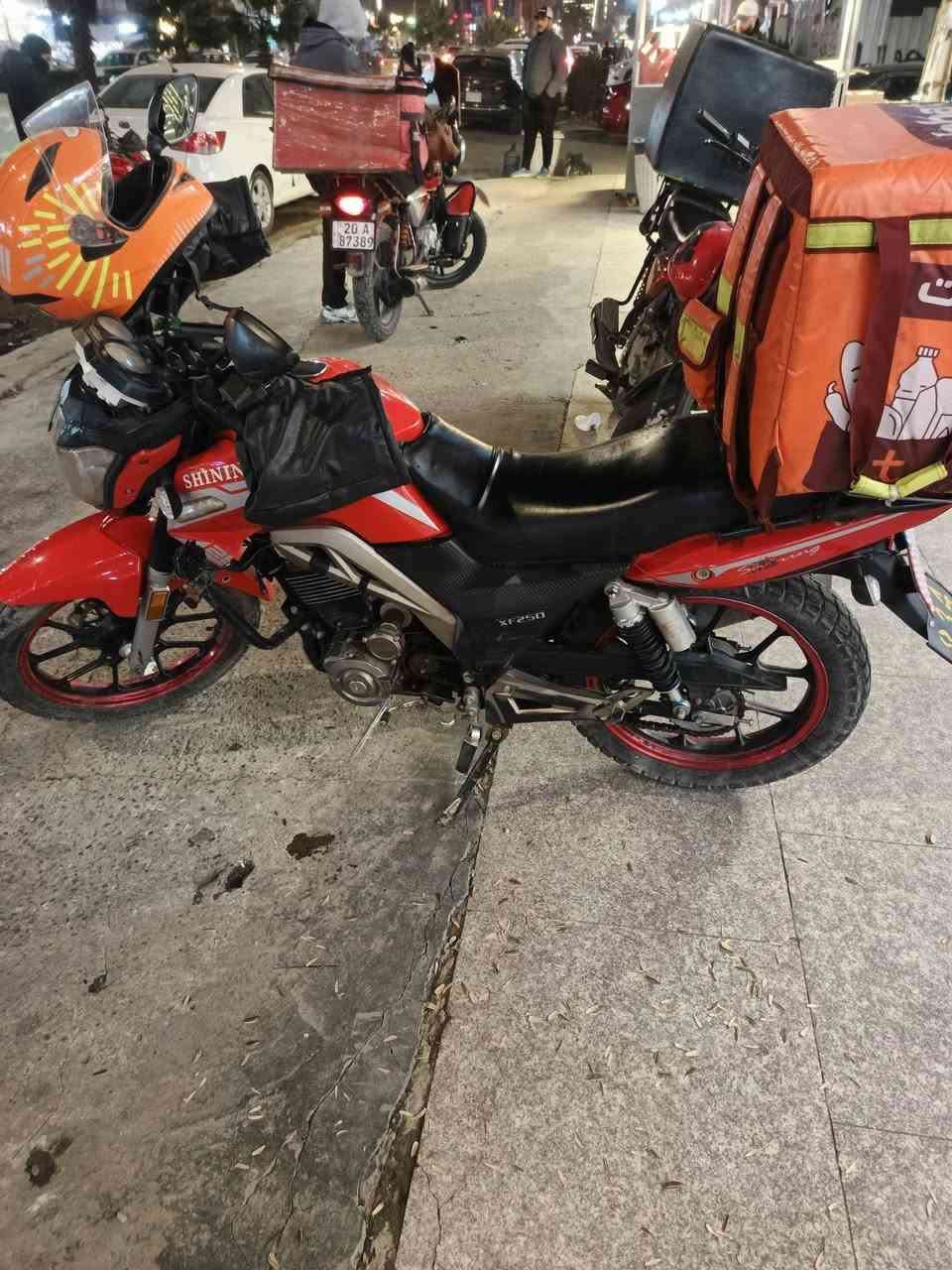 دراجة شايننك مرقم بغداد محرك 250cc  عندي ويها بوشة وبستم احتياط اخذهن هدية بيها نقوصات بسيطة دشبول واشياء بسيطة رايدها ب 1600 اليريدها راسلني بلواتساب ***********
