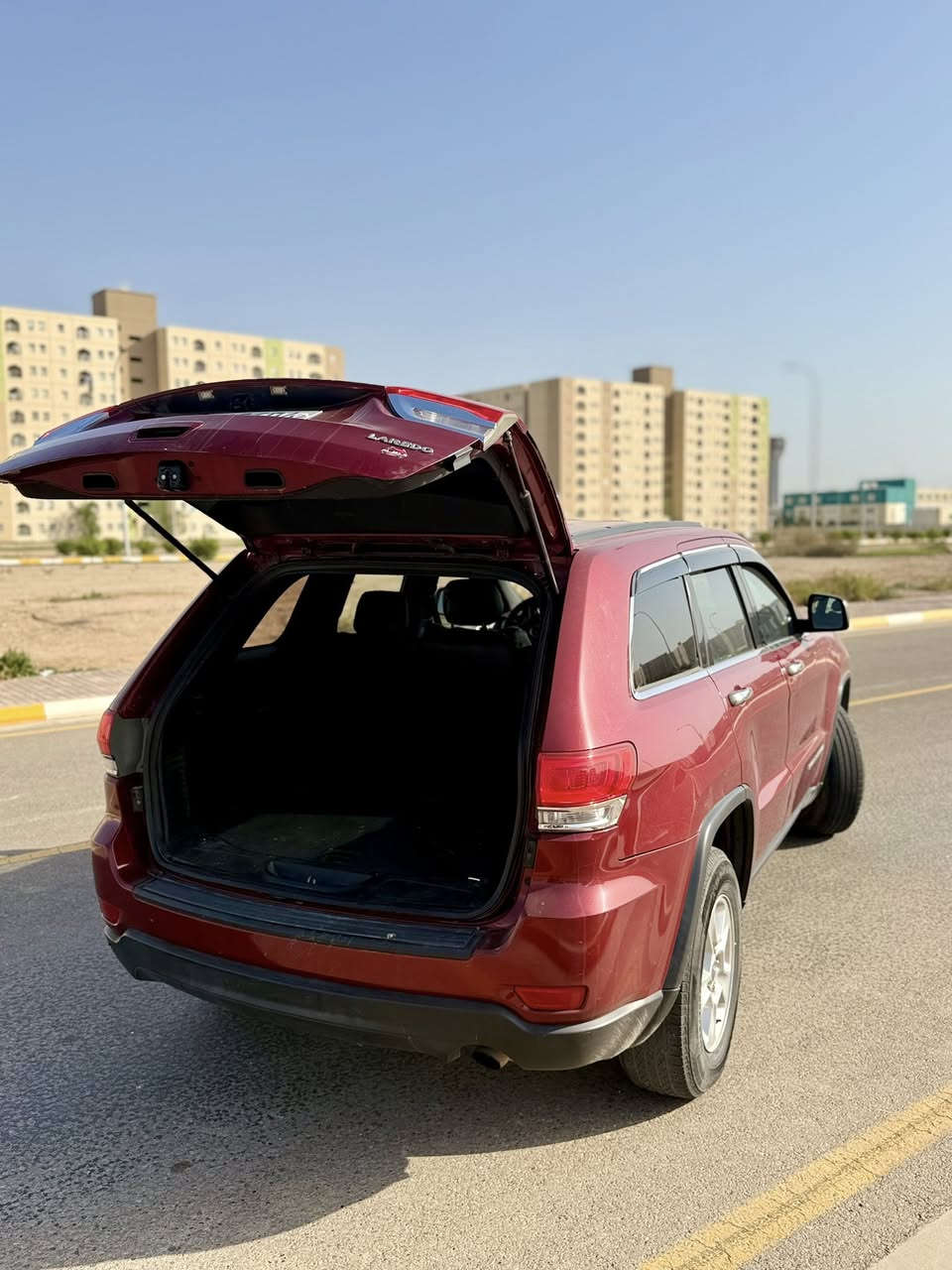 🚗 للبيع – جيب لاريدوا 2015 وارد امريكي
سنويه وارقام جديده وبأسمي 

🔹 الموديل: 2015
🔹 المحرك: 6 سلندر (V6)
🔹 ناقل الحركة: أوتوماتيك
🔹 اللون: ماروني
🔹 الممشى: 204,699 ميل وقابل للزياده
🔹 الحالة: جيدة
🔹 مكيف: بارد ❄️
🔹 السيارة جاهزة ولا تحتاج صرف فوري
🔹 صور حادث المزاد مرفقه 

📍 الموقع: بغداد – مجمع بسماية
💰 السعر: 16,500 دولار 

📞 للتواصل: ***********
