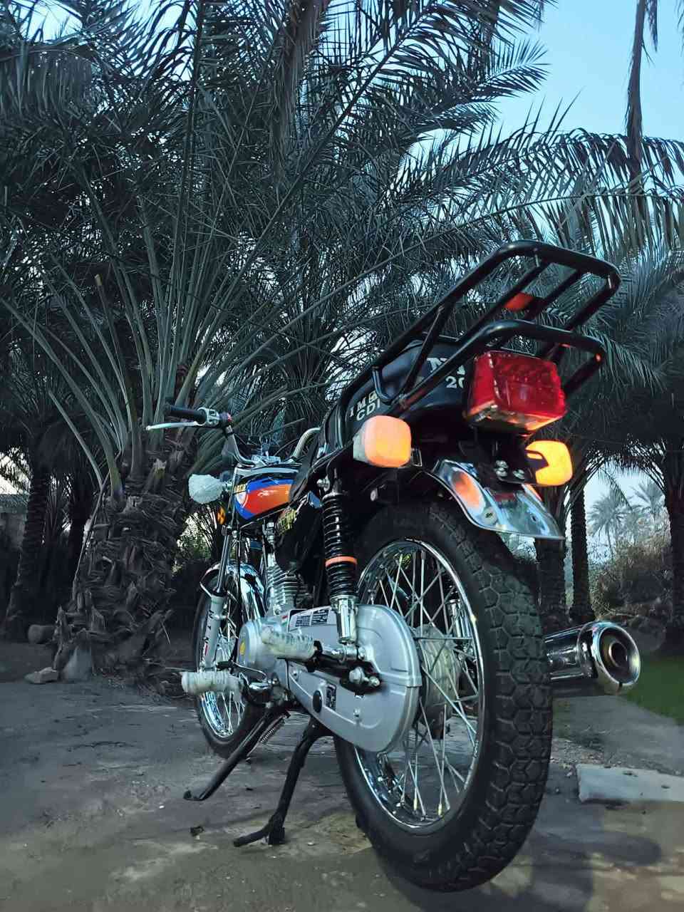 سلام عليكم متياز شبه الشلامجه 3,احرف سوبايه سوده الاصلي دراجه  نضيفه كلش  دراجه مال جناي مو بيع وشره ومتوازي عليه 
تانكي مغلف هوه وصفحيات شوفت عينك 
مديل 27 

725 وبيه مجال للطيبين 
***********
