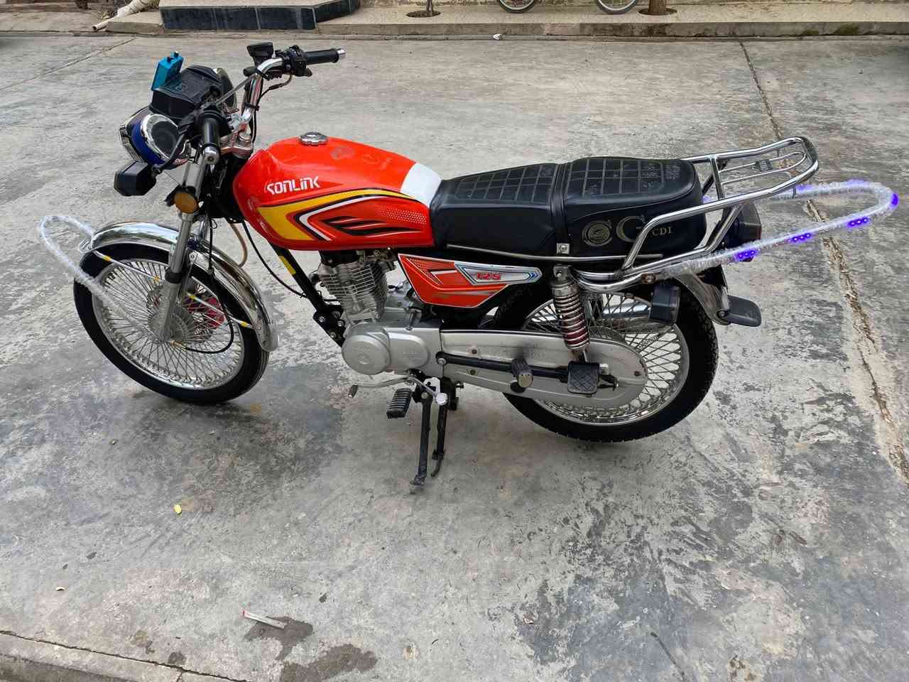 يالله سلام عليكم
دراجة تايكر موديل ٢٤ شكل ٢٥ الدراجة كفالة عليها إضافات بسيطة
ديالى بعقوبة ***********
