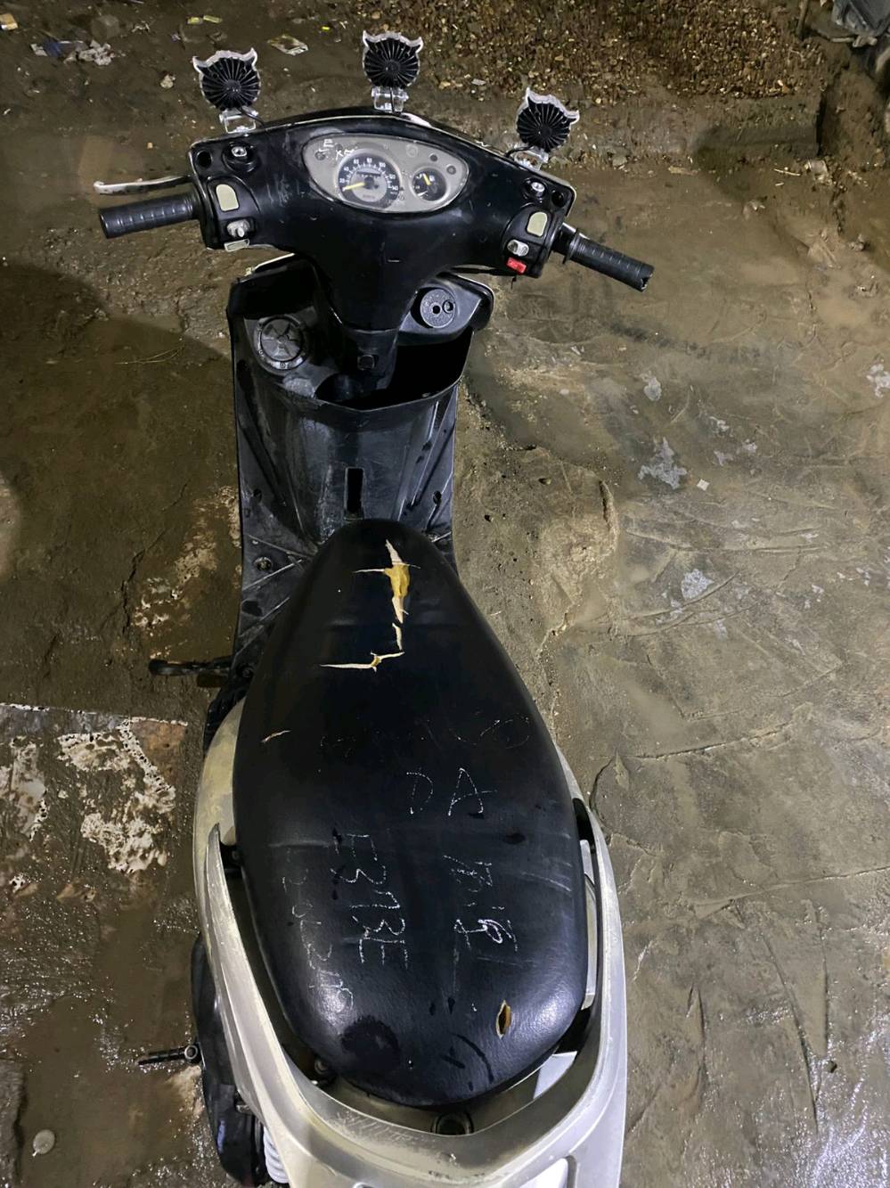 ‏ماكس ثعلب 140 للبيع
الدراجه مگطوع بيها زنجيل  يعني تبدل زنجيل وتشتغل نكره سلف
اوراق كامله منفيست واسويلك مكاتبه بيها
الدراجه بلاديه قطعه تجاري مابيها وشرط الختم واحد 
دبل اشاره شغال لايت بك لايت شادلها لايتات اضافي بومه عالي وناصي ثلجي واصفر وسكن بيهن
الدراجه بلاديه بمعنى الكلمه بس الدبلات الخلفيه تجاري 
السعر 350 وبيها مجال
العنوان بغداد الكاظميه الطي  
استفسار واتساب او رصيد او تعلق واردلك خاص
 ***********
