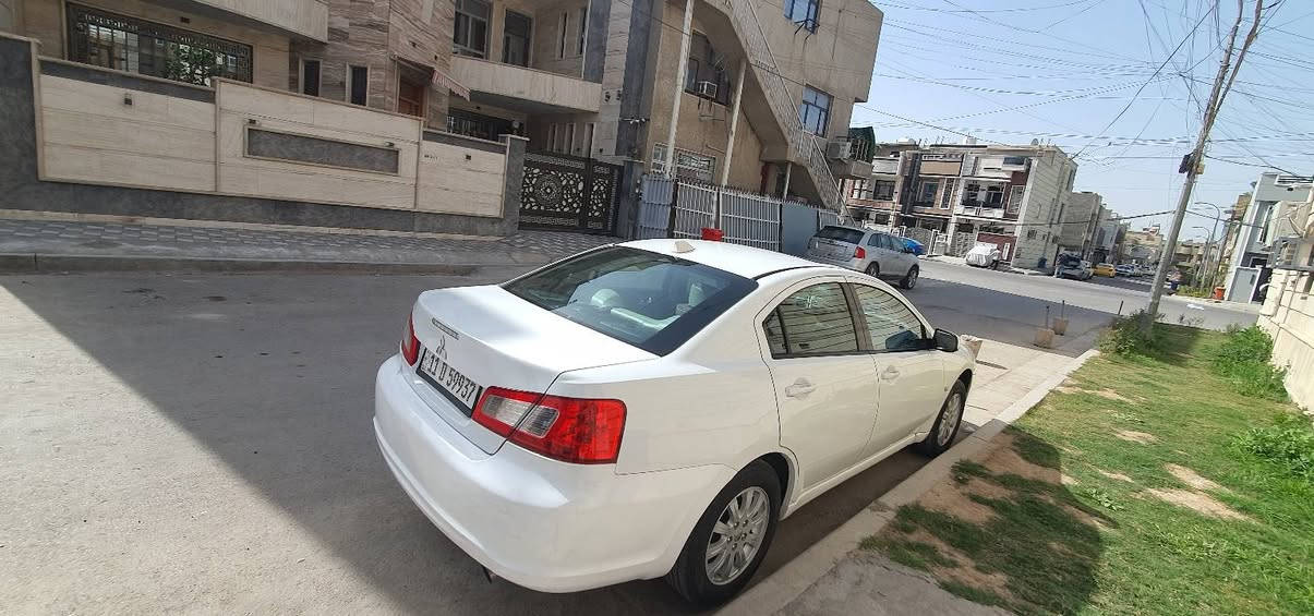 السلام عليكم  مسيوبوشي كلنت ٢٠١١ خليجي حرة فول موصفات رقم بغداد محرك ٢٤٠٠ اتوماتيك سيارة جاهزة تدفئه تبريد محرك كير على وضع الشركة لايت زنون صدر تايرات كله نضيفة وجاهزة سيارة مكفولة عدا الموضح بالسونار  بأسمي سنوية لل ٢٩ رقم جديد هزه جديده مكان السيارة بغداد السعر ١٢٥ $ للطلب والاستفسار الاتصال على الرقم ***********
