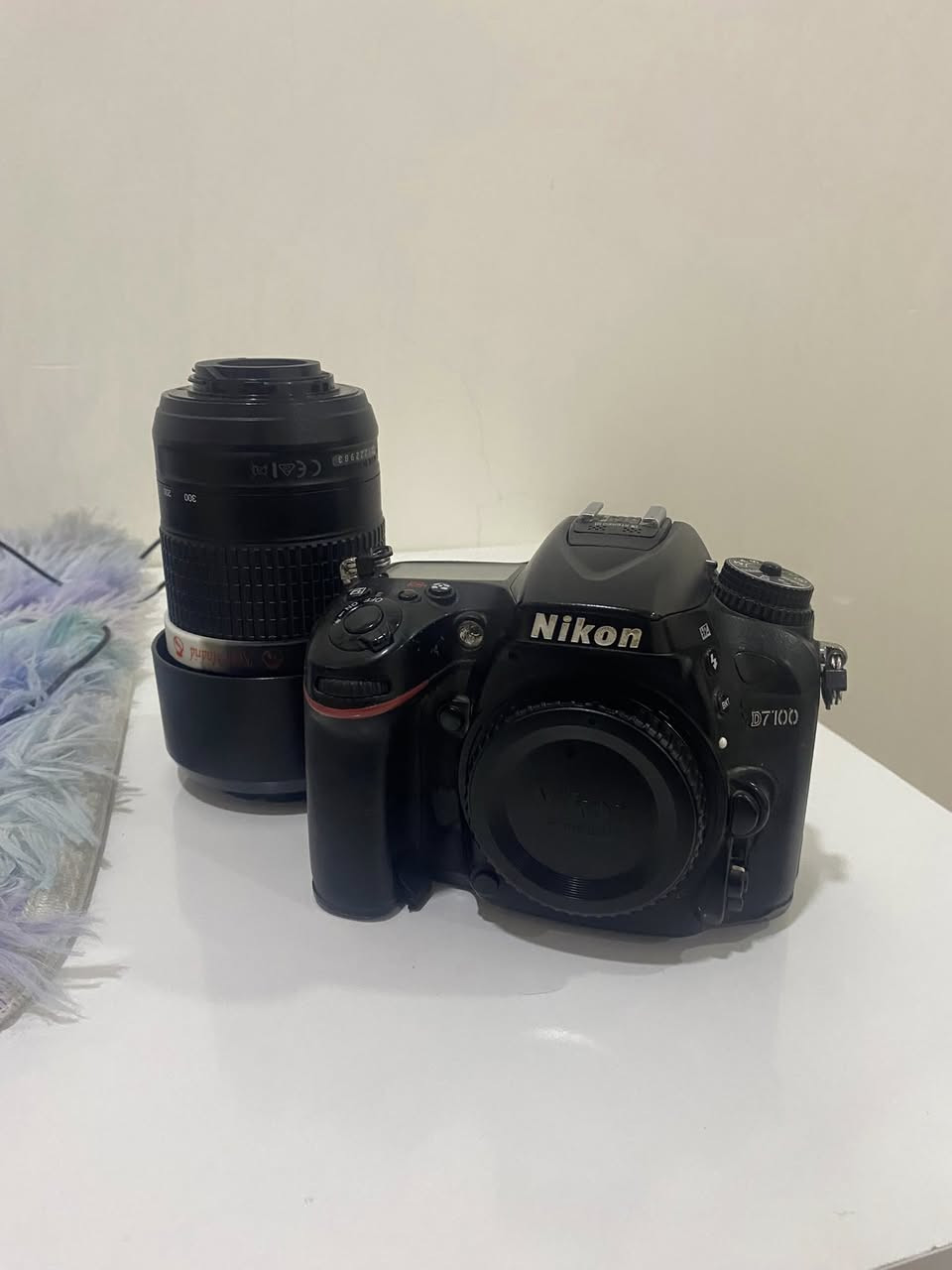 السلام عليكم كامره نيكون7100d نظافتهة كدامكم وياهة عدسه70/300DX كامله ملحقاتهة السعر575الف وبيهة مجال مكاني بغداد***********
