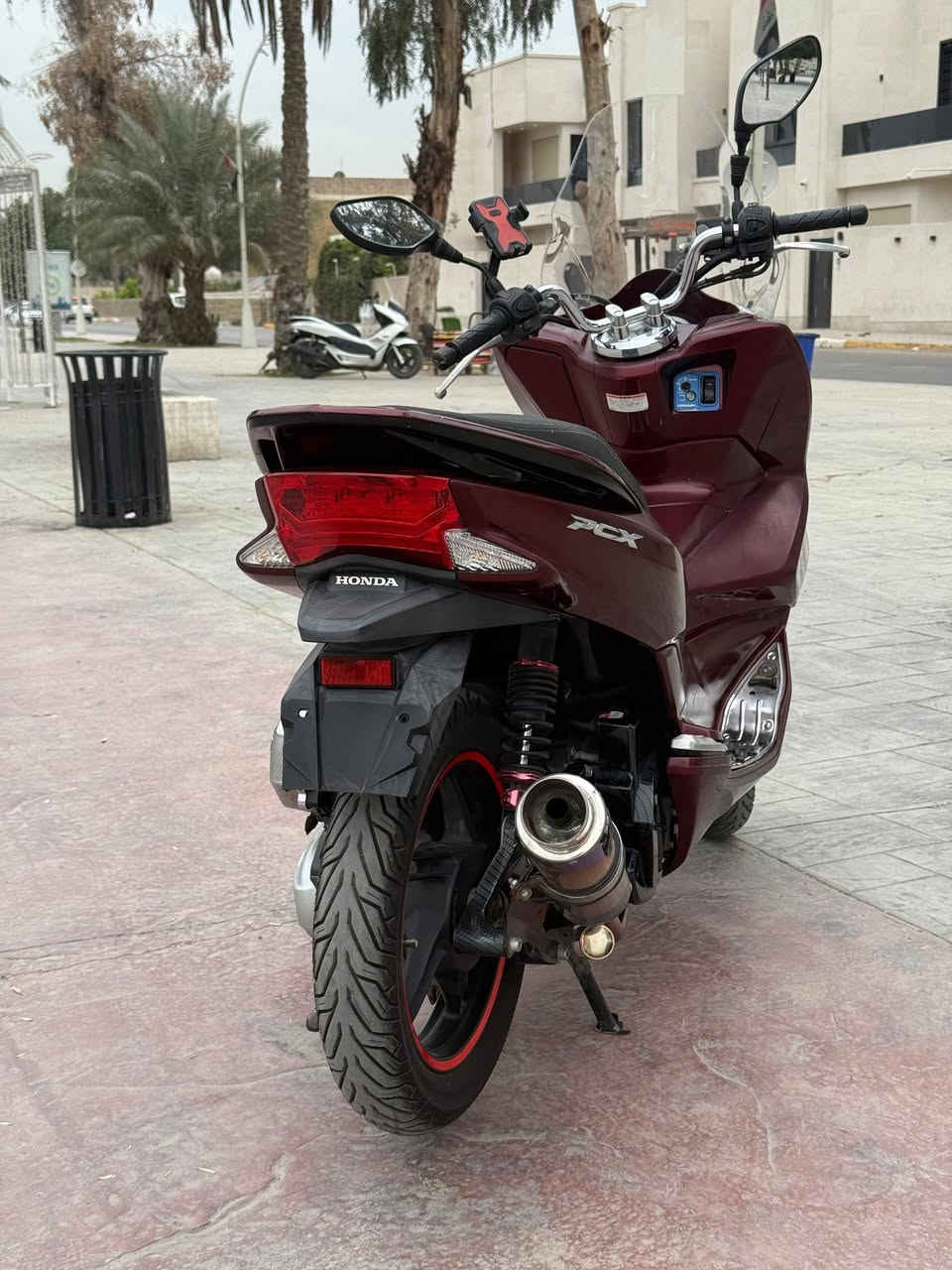 دراجه Pcx اللون احمر 
محرك 150 ياباني 
موديل 2018 
الجيل الثاني 
تخم تاير جديد 
بدون رقم 
السعر :- 15 ورقه
المكان الكاظميه
رقم : ***********

