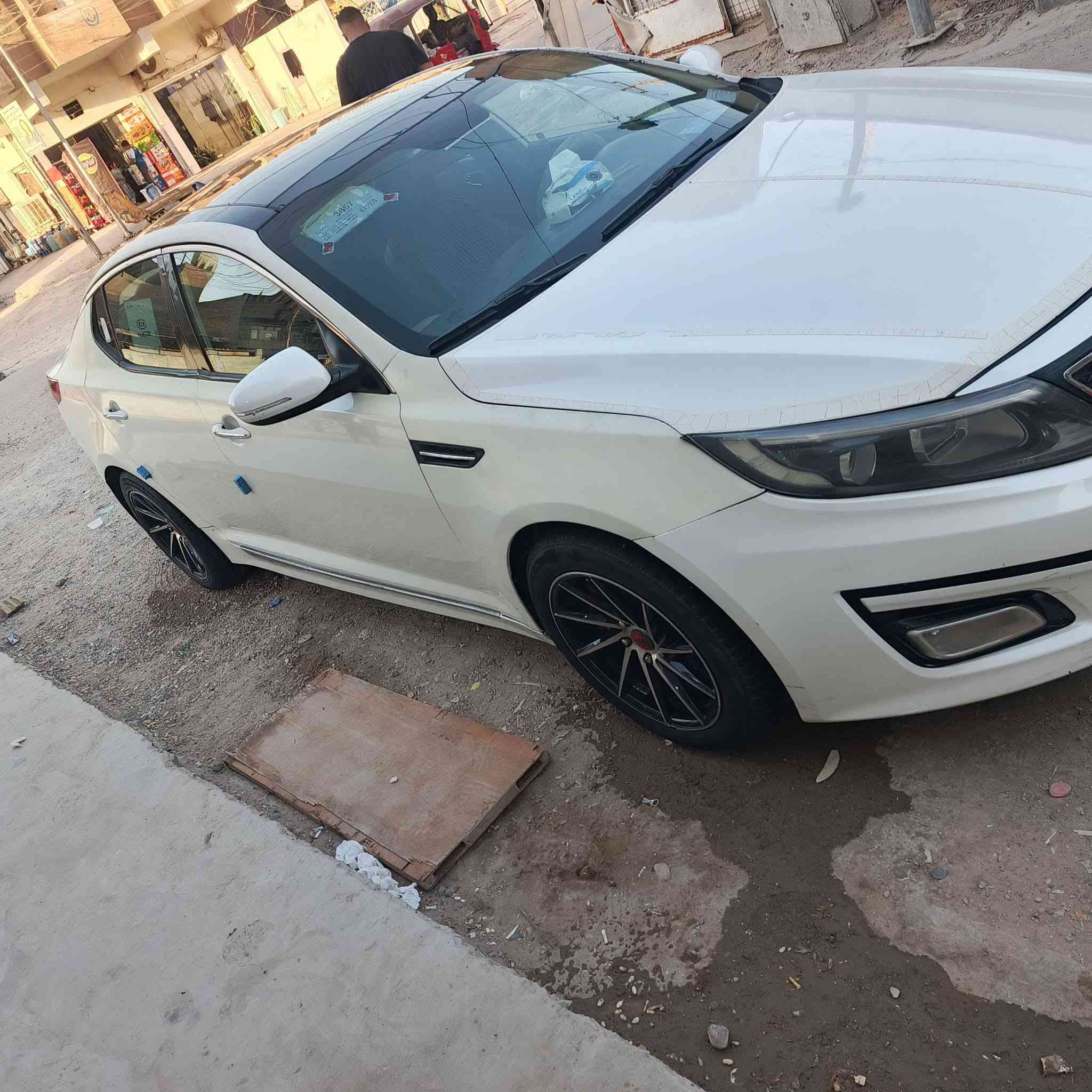 سلام عليكم 
اوبتما 2013 ex فول مواصفات واحد على واحد بانوراما بصمه تدفئه كشنات تبريد قطعتين محرك تيربو  GDi  حادث السياره بابتين ومصبوغه اربع قطع جهه اليمنه وبيها شخوط بسيطه ابيع حزام اثر شخوط السعر ٩٥ قفل قفل مكاني بغداد الامين الثانيه رقم الهاتف 
*********** (وارد امريكي
