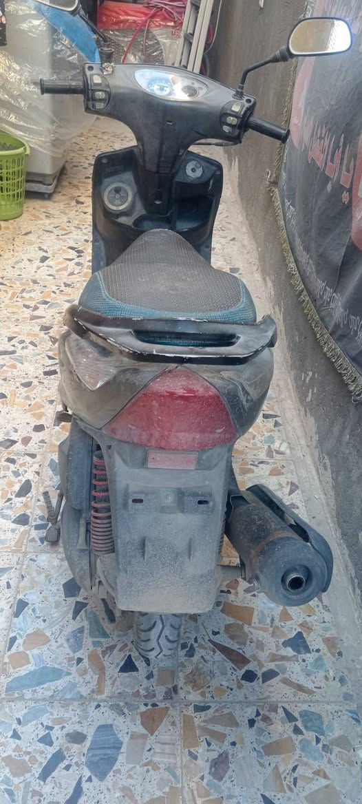 دراجه ماكس للبيع مستعجل على بيعه سعرها ٦٥٠ الف مكاني نهاية حي اور الغرير   ***********
