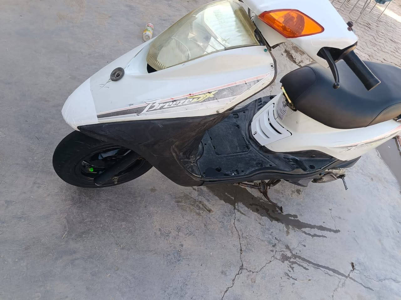 سلام عليكم عندي دراجه بريز البيع الدراجة مكينتهة ناعمة وخرسه شلعة ومعدل تاير الوره جديد باتري جديد سلف هدر شغال كهربايات كل شغاله كفرات بلاديه ختم واحد اليحب يتصل ***********مكان بغداد حي البتول
