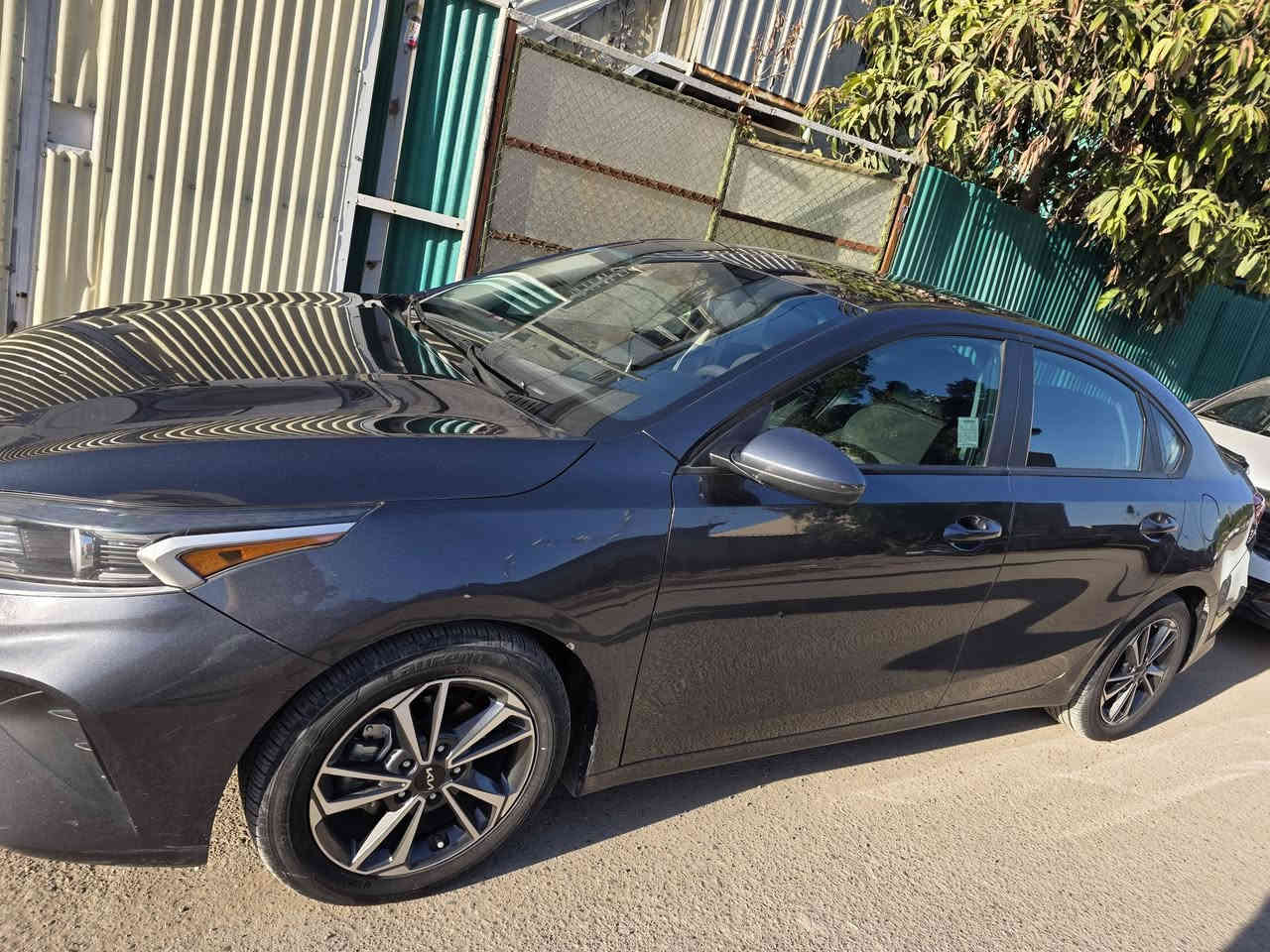 السلام عليكم كيا فورتي مديل ٢٠٢٣ فئه LXS صور الحادث مرفقه بلصور جاهزه تحويل ثاني يوم ضررها من امريكا خلفي وبيها جاملغ امامي بارد للاستفسار ***********
