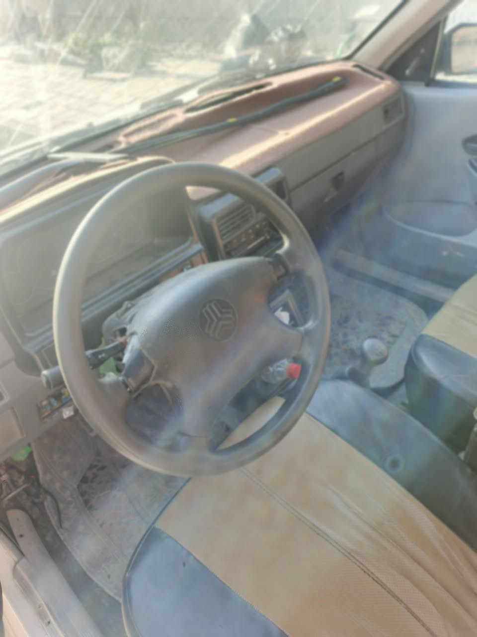 السلام عليكم سايبه للبيع 2009سياره خير من الله سنويه غير صاقطه مكاني واسط صويره تواصل *********** سعر 25 وبيهه مجال قليل
