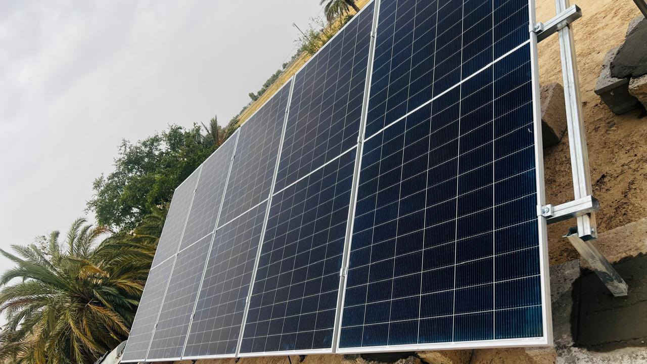 يوم الخميس الموافق 28/05/2026
تم بعون الله إكمال نصب و تشغيل منظومتين للطاقة الشمسية و تفاصيل هاتين المنظومتين هو كما مبين أدناه:-

*المنظومة الأولى نصبت في #قضاء_بلدروز تجهز 10 أمبير نهاراً و 10 أمبير ليلاً و تتكون المنظومة من:-

1- ألواح Longi عدد 5 قدرة اللوح الواحد 615 واط 
2-بطارية ليثيوم ماركة Felicity قدرتها 10 كيلو واط
3- إنفيرتر Felicity قدرته 6 كيلو واط مع واي فاي مدمج
4- أجهزة حماية و قواطع ( AC + DC )

*و المنظومة الثانية نصبت في #قضاء_مندلي_الندا تجهز 10 أمبير نهاراً و 5 أمبير ليلاً و تتكون المنظومة من:-

1- ألواح Longi عدد 5 قدرة اللوح الواحد 615 واط 
2-بطارية ليثيوم ماركة Felicity قدرتها 5 كيلو واط
3- إنفيرتر Felicity قدرته 4 كيلو واط مع واي فاي مدمج
4- أجهزة حماية و قواطع ( AC + DC )

مكتب علوم الطاقة #ديالى_قضاء_مندلي

بإدارة كل من / المهندس عمار موسى
                              و يحيى موسى
للإستفسار أكثر الإتصال على الأرقام أدناه
***********
***********
