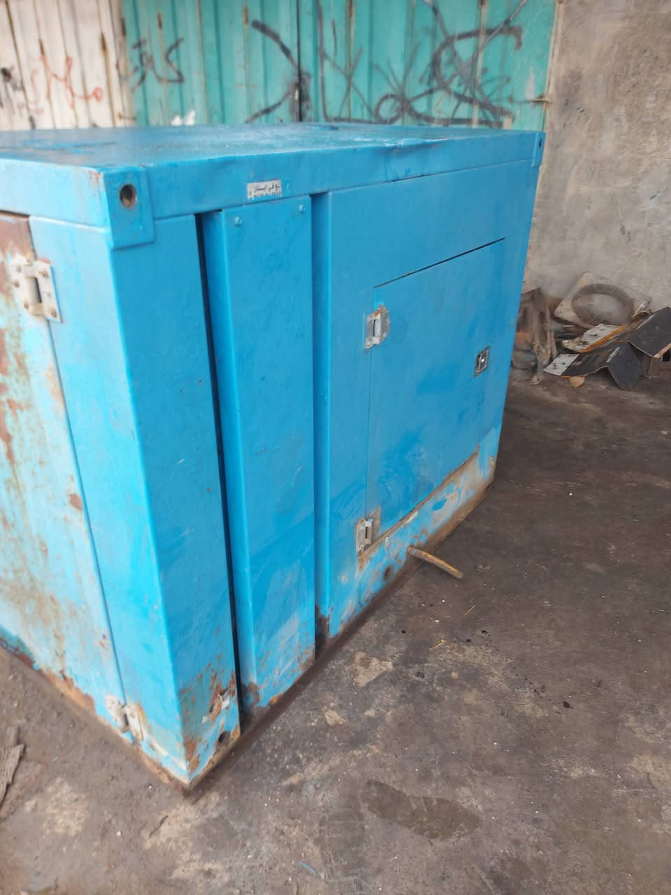 للبيع مولد بيركنز بزون محرك مفتوح
لسعر ٢٣ تصال ***********
