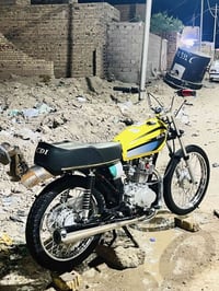 دراجه للبيع اربعه كير تعميره 25 ومكينته 23الدراجه فول السعر450وبيه مجا...