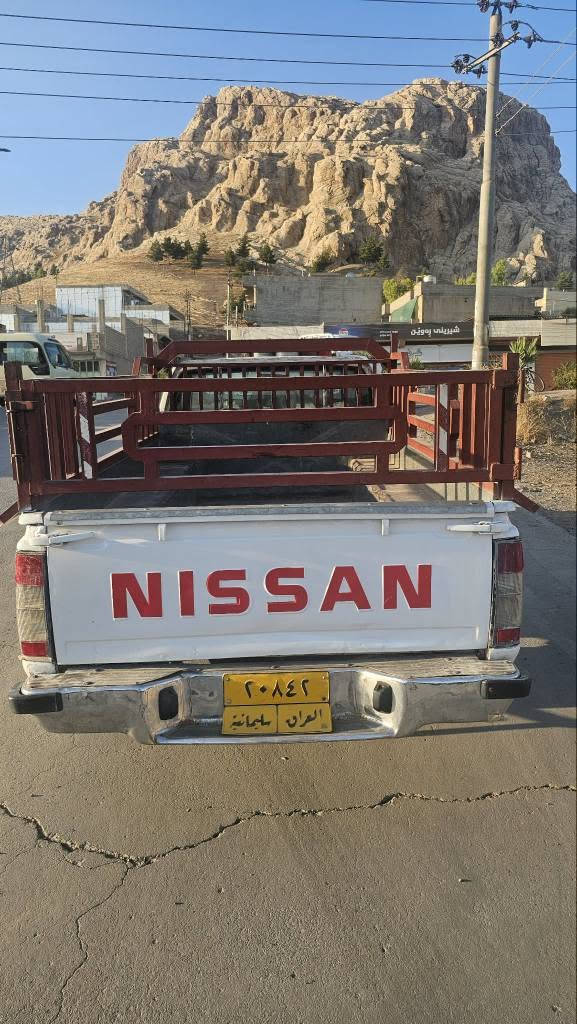نیسان تاک ٢٠٠١ تەبرید و پاوەر  
ڕەقم سلیمانی سەنەوی تازە بەسەر چوە چوار تایەی لۆکی لە ژێرایە مەکینەی تازە تەعمیر کرداوەتەوە دووپارچەی بۆیاخە  نرخ ٧٠ گەڵا کمیك معامەلە

***********
*********** السليمانية, العراق
