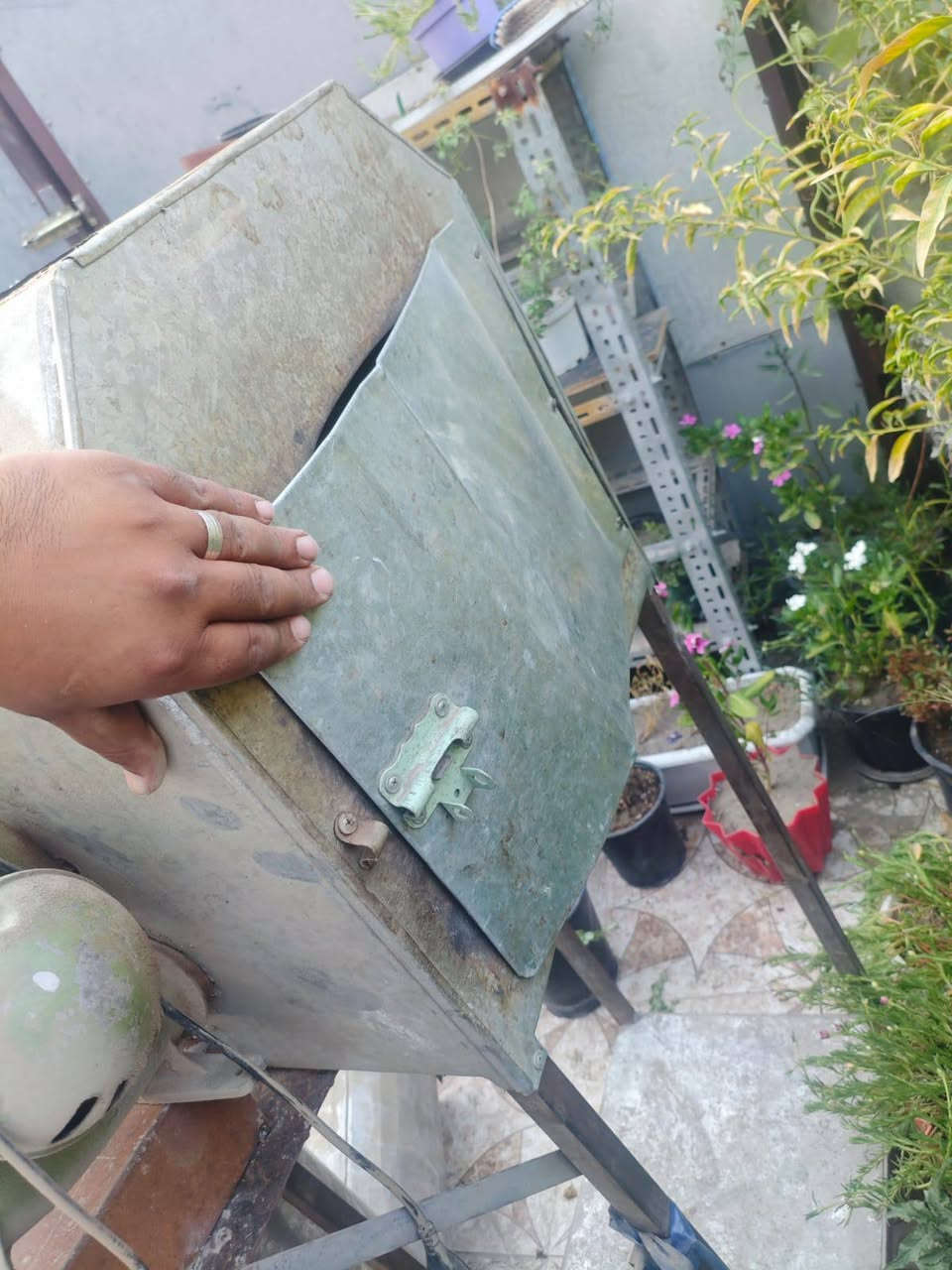 غرض يغيد اهل الكوفيات و المطاعم منقلة فحم كاملة مكملة هيه و بوريها و البلور مالتها 
اليلور الجبير 
للي يريدها يتفضل يتصل او يراسل واتس او ماسنجر 
***********
