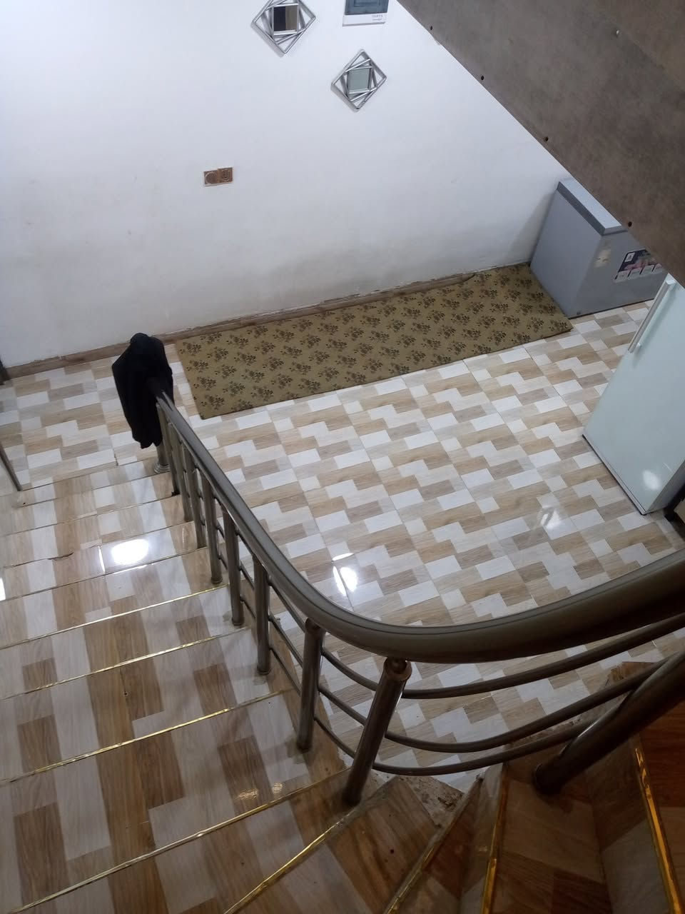 دار للبيع حي الخظراء قرب الرعايه الاجتماعيه السعر75بدون معامله بناء حديث زراعي***********
