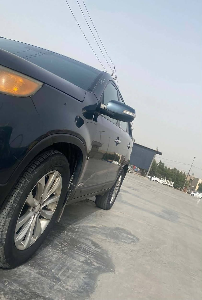 السلام عليكم 
سورنتو 2011 وارد امريكي محرك 3500 (6) سلندر 
فول عده الفتحه 
7 راكب 
3 قطع تبريد 
بصمه تشغيل 
بصمه ابواب 
ماشية 138 
الحادث موضح بالتقرير 
السعر 115 وبيها مجال
العنوان بغداد حي الاعلام 
***********
