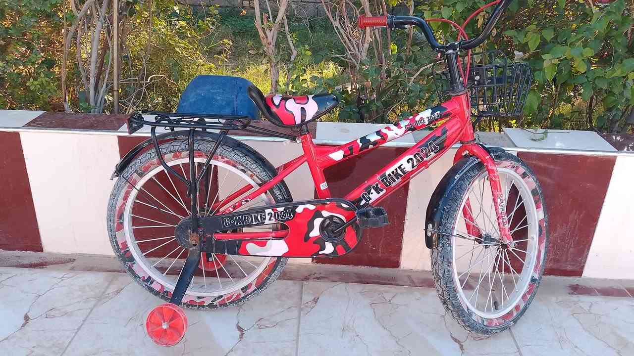 سلام عليكم بيسكل حجم 20 جديد  كلش 
سعر ٥٠ بي مجال قليل مكاني القرنه الثغر الثغر شراي 
يتصل ويدلل ***********
