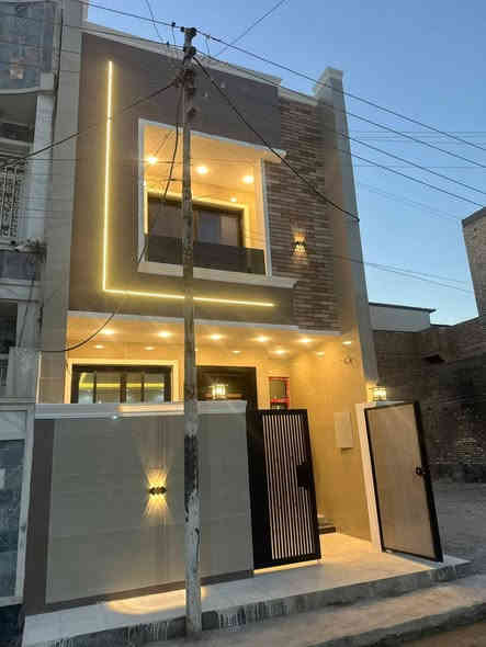 🏡 دار للبيع - 100 متر زيرو
✨ طابقين ونص | 5 غرف نوم
🏗️ بناء حديث 2025 - مستقل
🧱 واجهة بورسلين | أرضية مرمر

تفاصيل المنزل:

🛋️ الطابق الأول: صالة، مداخل، مطبخ، حمام، منور داخلي، غرفة نوم

🛏️ الطابق الثاني: 3 غرف نوم، حمام، حولي، بلكون

🌅 الطابق الثالث: غرفة نوم، بيتونة، سطح أمامي وخلفي 

📍 الموقع: حي الجهاد – منطقة ديوان المخابرات – قرب شارع 60

اتصال او متوفر واتساب ((( *********** )))
