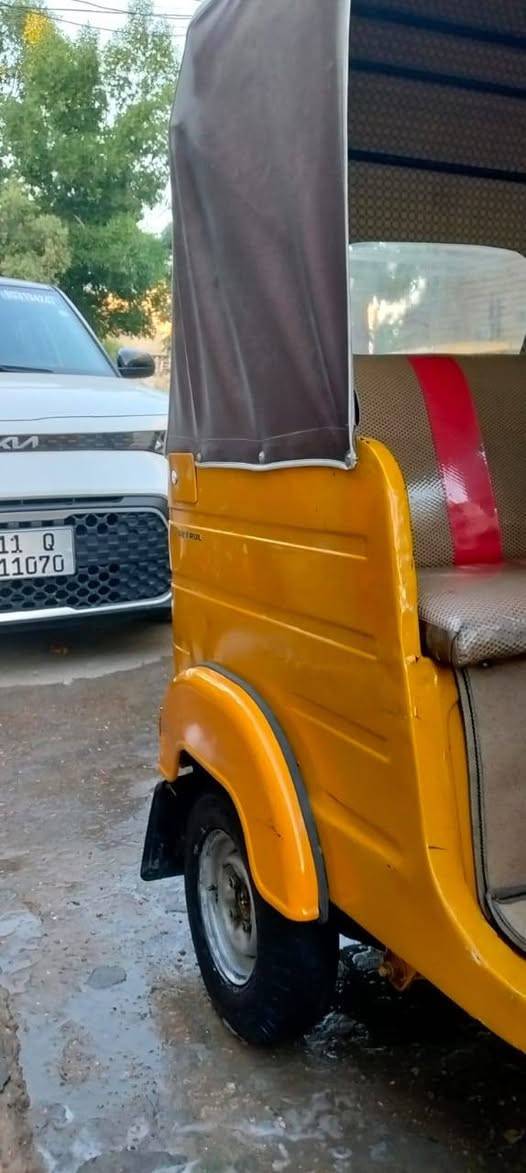 سلام عليكم تكتك 18 للبيع شهر 12 مكينه 20 معمره دوس فقط رقم وسنويه انكليزي بأسمي تحويل ثاني يوم سعر 5و 300 مكاني بغداد الحسينيه رقم ***********
