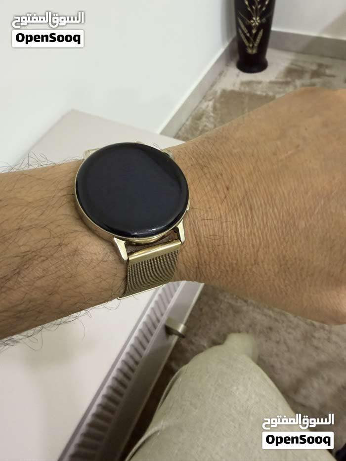 ساعه هواوي Gt3 إصدار فخم من الستانليس ستيل حجم 42 نظيفه جدا وتكدر تشوفه على اليوتيوب للبيع 250 الف وبيه مجال للشراي بصره ***********
