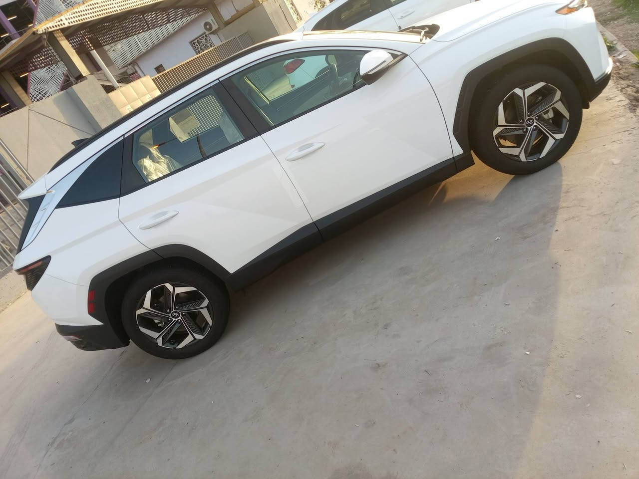 السلام عليكم توكسان مويل 2024 وارد امريكي فول لمتد واحد على واحد صور الحادث مرفقه بالمنشور ليبل واحد ماشيه 31 مكفوله عدا حادثه سياره بسمي جديده وضع شركه سياره احلى من الصور السعر 198 مكان السياره بغداد حي النصر ***********
