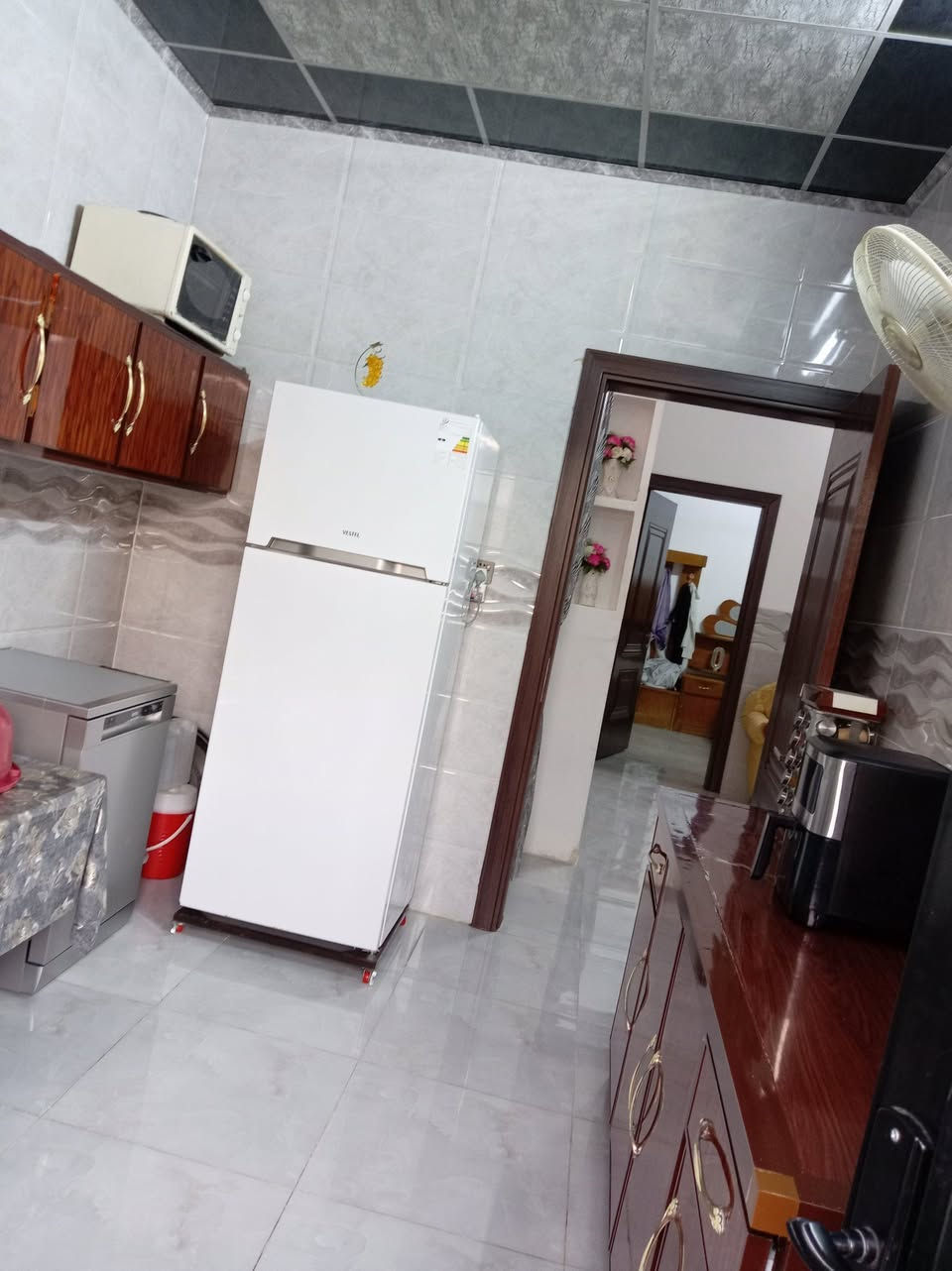 دار للبيع في حي المغرب قرب مجسر اليرموك ١٠٥ متر واجها ٧متر، ٣ غرف واستقبال وهولين ومشتملات في الطابقين، للاستفسار ***********
