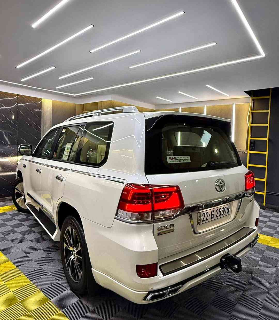 تويتا لاندكروز 2021 _ 74,000KM جراند تورينك 
ماشاالله تحدا شرط ماكو هيج نضافطها
فطيم درجه أولا سياره مواصفات (فطيم درجه اولا)
سياره (2) كوشنات كهرباي (٣) دگم
سياره (8) ايرباكات _ (٣ ) شاشات
سياره مكفول كفاله عامه دعامي لي دعاميه  
محرك (6) سلندر  
بدون صبغ .. بدون بارد .. بدون شخوت 
بدون حالوب .. بدون رمل مكفوله كفاله 
سياره بص ماشاالله نفص زيرو
غراضات كامل موجود  هيدفونات موجوده +  كتلوكات موجود +عرضيات موجود

🛑 السعر سوي تعليق يصل مباشرة 🤖 

سياره ماشيه 74,000 الف كيلو حقيقي
4 اطارات و ويل جديد شريكه مامفتوح
سياره داخل بيجي كوشنات جلد
سياره محرك بشرت مامفتوح جديد جديد محرك (V6) 
سياره حيل نظيفه كلشي علي بلادي اوك
مواصفات
(بصمه + الانزلاق + كشن جلد  + ثلاجه + زينون + هواء مزدوج + نيظام ايكو +
حساسيه الديك الموخره مرايات + فتحه ..
تشغيل عن بعد +  باب بصمه + باب خلفي كهرباي )
نظافه  ١٠٠٪ كامل سيرڤس بدون نقص و مصرف
سياره مال بيت أي نقص مابيها
نفس اليوم / تحويل و وكاله حاظر مباشر
سنويه جديد 

رقم صاحب السيارة 
***********
