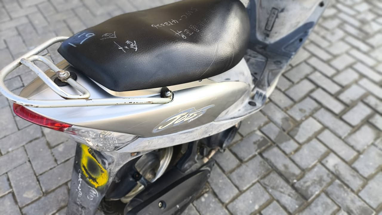 السلام عليكم دراجه ماكس منغولي للبيع صارلهه شهر طالعه من الحاويه مكاتبه موجوده كلشي مانقصهه وبرغي مامتوح بيهه السعر خاص ***********
