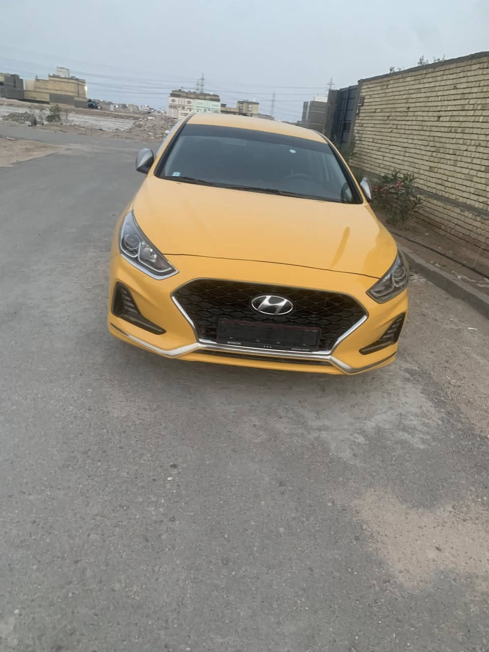 سوناتا 2023 اصل كوري  غاز  رقم بصره  مكفولة كفالة عامة وجديدة كلش ما مشتغلة بالشارع
محرك 2000 غاز 
ماشية 71. حقيقي ما مصفره
سايد بريك كهربائي
كشن كهربائي
كشنات جلد 
تدفاة وتبريد بالكشنات
حساسات خلفية
لد امامي 
لد خلفي 
ويل كب حجم 17 
مرايات كهربائية 
السعر 205. 
الاتصال ***********
البصره حي. بغداد
