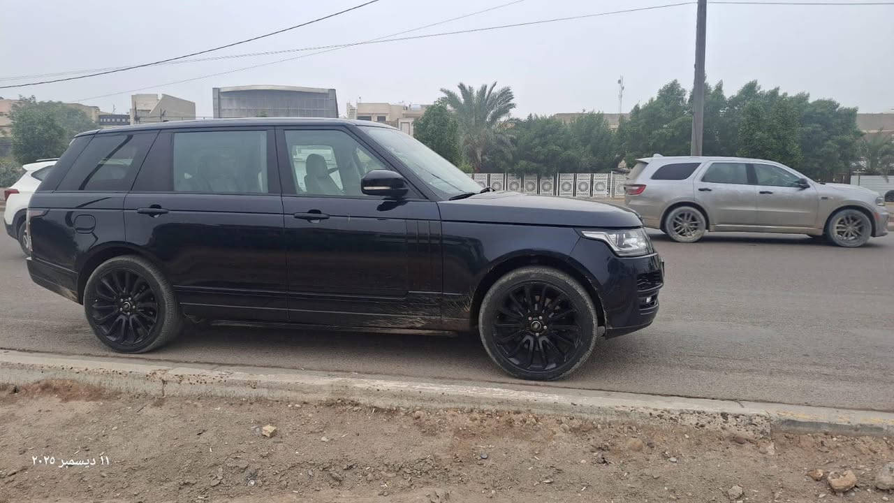 سلام عليكم بيع فقط  
رانج روفر ڤوك اوتوبايكرافي 
موديل ٢٠١٦ رقم بغداد أنكليزي 
بيها ٣ قطع صبغ بدون دواخل 
الباب الطويلة ارغب شي 
بسعر مناسب 
سعرها ٢٥٩  ورقة قفله  
بغداد الدوره***********
 نقد فقط
