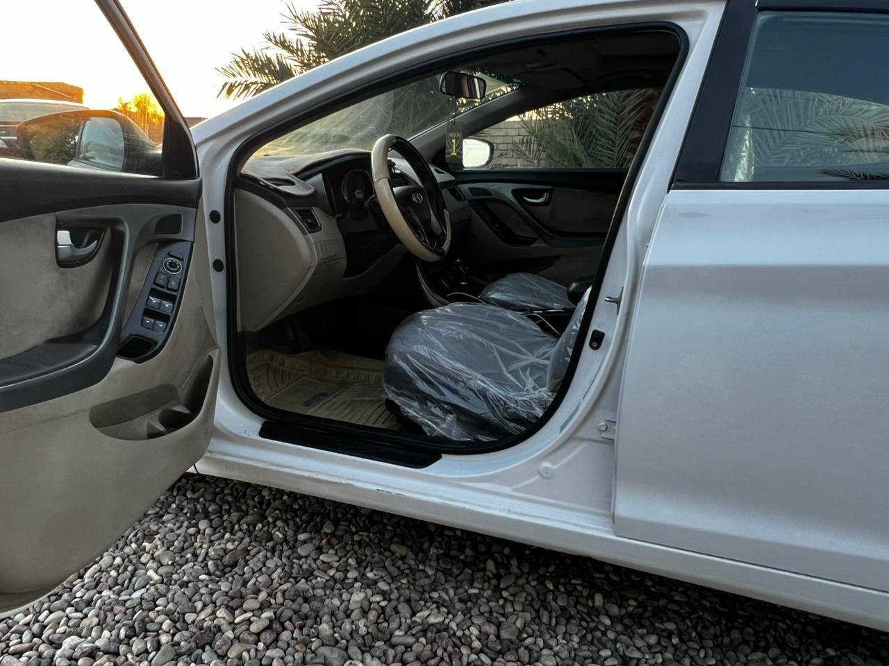 السلام عليكم 

بيع _مستعجل

هونداي النترا  موديل 2015
وارد خليجي فول مواصفات عدا البصمه
كفاله عامه من ضربه وتبديل وصبغ عدا البارد الي مذكور  بالسونار

محرك حجم 1800 شرط

كير AT شرط

صدر خلفي امامي جديد
تخم تاير خلفي امامي جديد
غرفه جديده 
رقم بصره دولي بأسمي مشروع وطني 
شرط التحويل 
تبريد قطعتين 
فتحه سقف
مري شفط 
اشاير بل مري 
تحكمات ستيرن 
مودات قياده 
تدفئه تبريد فول شرط 
السعر (122) وبيها مجال شي قليل 
الشراي يتصل 

*********** 
متواجد عالفيس
