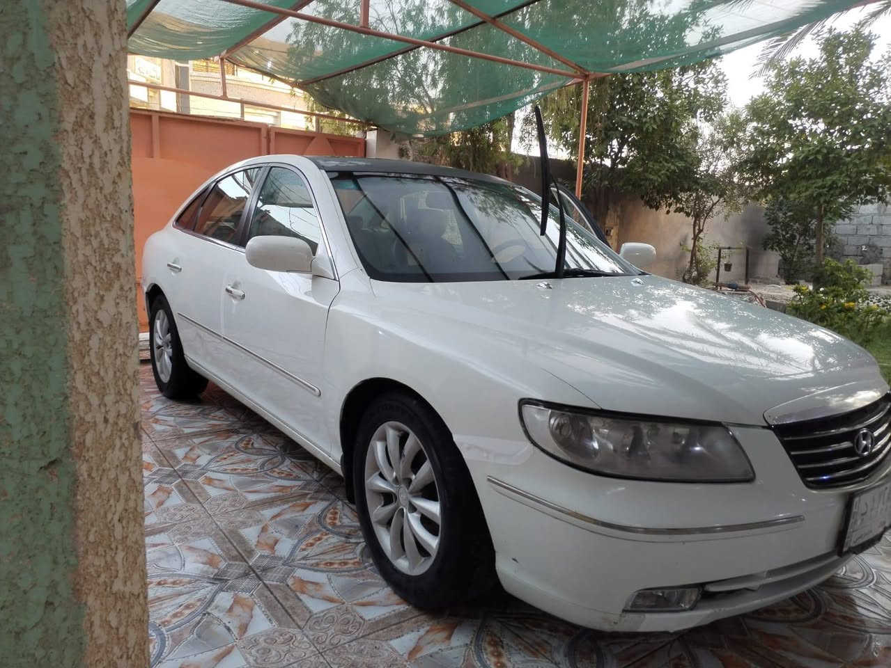 هونداي ازيرا ٢٠٠٧
كير  ومكينه حاويه  شادهن جديد  تدفئه تبريد شغال مكان السياره ديالى  سونار مرفق بالمنشور السعر ٩٠   للاتصال ***********
