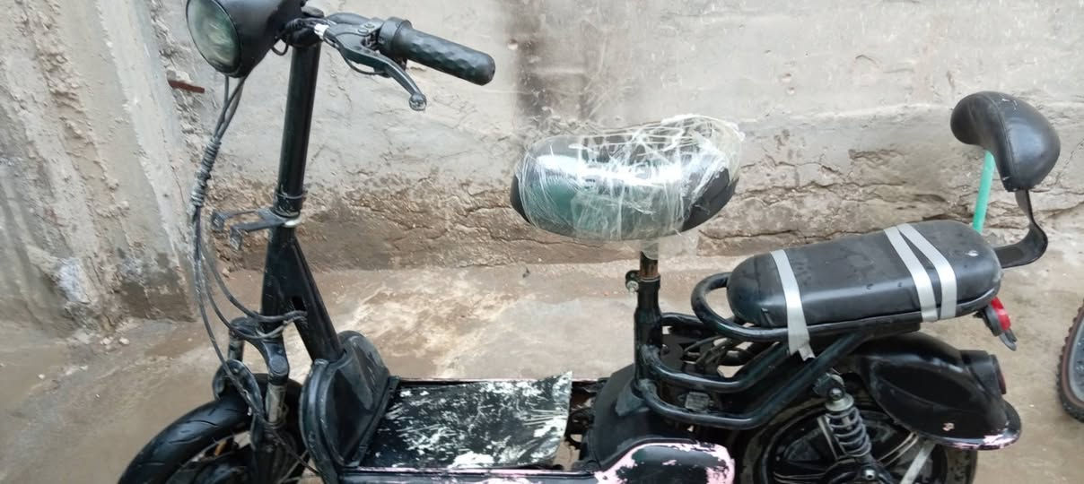 سلام عليكم بايسكل عادي جبلي  وبايسكل شحن حجم 14 السعر 160الف يعني تاخذهن ثنيناتهن 160الف وبيه مجال للتواصل ***********
