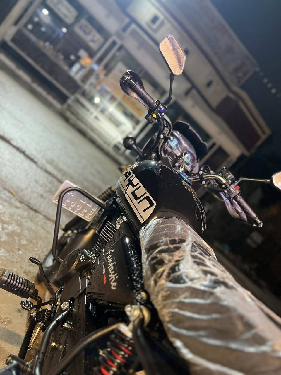 السلام عليكم الوحش للبيع
دايوان جبلي2026رقم اربيل 
الدراجة زيرو اول بارحة طلعت من المعرض معرض تيماكس
الدراجة فول عل اخر عل وضعيت الشركة بلايلونهة زير ما ماشية من المعرض للبيت بعدة بسم الشركة الدراجة ابد ما طالع بيهة جبتة ما طالع بيهة بعدة ماعرف اسوق كير جبتهة وتورطت دراجة كلش جديدة امانت لله 
سعره  2750

‭0771 717 9402‬

7 ‏‪0775 959 917
