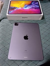 ايباد ١١m2 • بطاريه ٩٢٪ • خدوش