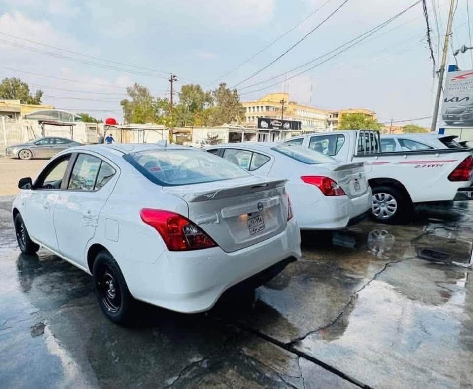 ✨🔥 مجموعة الملك لتجارة السيارات 🔥✨
🚘 نيسان سني 2025 زيرو – فول ضمان السور 🚘

💥 بيع نقداً فقط وبأسعار نار ومنافسة جداً 💥

✅ مرقمة بغداد
✅ جاهزة للتسليم الفوري

✅🔥 المواصفات: فل 1️⃣/1️⃣
▪️ محرك 1500 CC اقتصادي
▪️ كير أوتوماتيك 6 سرعات
▪️ 2 نوافذ كهربائية
▪️ شاشة كبيره اصليه 
▪️ كاميرا خلفية
▪️ تحكم ستيرن
▪️ داخلية لون بيجي
▪️ سبايدر خلفي 
▪️ واجهة النيكل الجديدة مع الشعار الجديد Nissan 
▪️ بروجكترات أمامية

🔥 سعر نقدي مميز لفترة محدودة
🔥 أفضل فرصة لامتلاك سيارة زيرو موديل 2025
🔥 الكمية محدودة 

📍 العنوان:
بغداد - الكريعات - نهاية شارع المعارض

📞 للاستفسار والحجز:

☎️ *********** 

☎️ ***********

👑 مجموعة الملك لتجارة السيارات
ثقة • ضمان • أسعار منافسة • تسليم فوري 👑🚗✨
