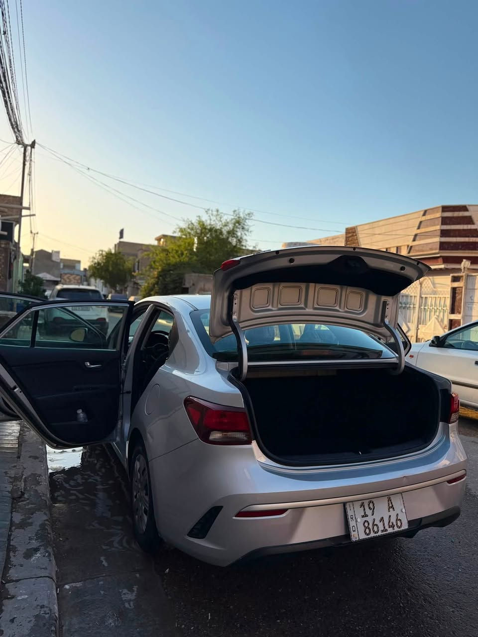 سلام عليكم كية موديل ٢٣ سيارة جديدة ستخدام شخصي بس صور حادث كدامك ضرر خفيف خفيف خفيف جدا  وصور تحكم ونضافة مكاني كربلاء سعر ١٢٥ مع مجال *********** اي ستفسار تصل واني خادم
