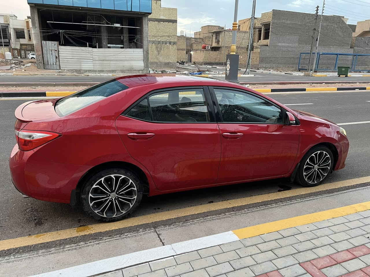 سلام عليكم
كورلا مديل 2015 امريكيه بيه بنيد وجاملغ خلفي بيه بالباب بارد 
السياره S فول  رقم اربيل سنويه بسمنه  السياره حلوه عندي سونار بيه قديم مصار بيه شي 
 غير بس البارد بالباب 
 السعر 118 وبيه مجال قليل 
السياره موجوده بكربلاء   

#الجميع 
***********
