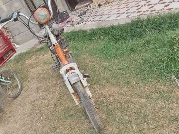 السلام عليكم دراجه للبيع بيهة عطل ماعرفه شنوه بطاريات 4شغاله السعر 60 العنوان بابل عوفي للستفسار انتصل علا هاذه الرقم ***********
