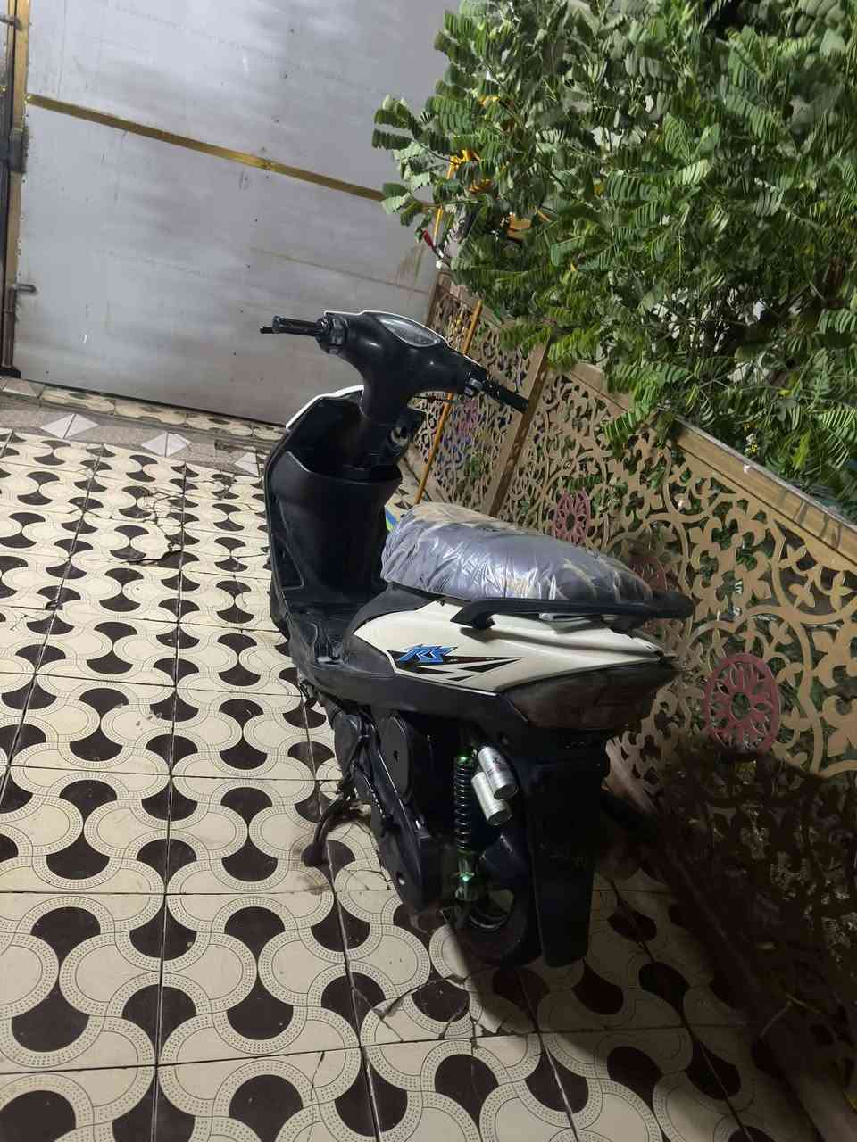 سلام عليكم دراجه للبيع مفتوحة نكره سلف خير من الله ***********
