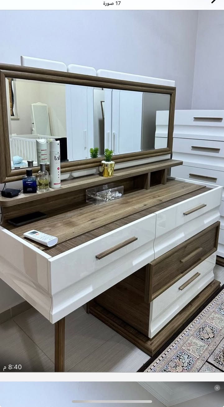 غرفه نوم سعرها مليون و200 اخت الجديده مكان كربلاء والباترينا سعرها 850  وبيهم مجال الاتصال ع الرقم  ***********8
