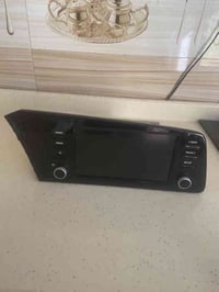 للبيع شاشه الانتره موديل 22 اصليه مال السياره السعر مناسب 07713311839