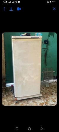 ثلاجه • حجم وسط • اغراضها كاملة