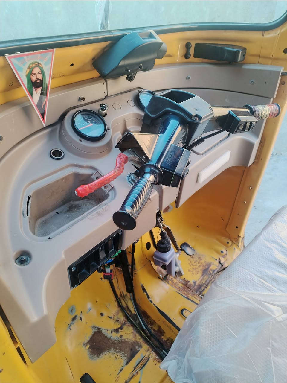 سلام عليكم تكتك للبيع 19 شهر 12 يوم 15 كفاله قطرت صبغ ومعجون ما بيها تكتك بلاديه  تراي زيرو سعر 5400 وبيها مجال خاص مقلق اتصال ***********
