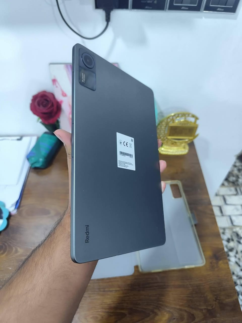 نظام: MIUI Pad Global 14.0.6 (Android 14)
سعة تخزين (الذاكره): 256 جيجا

الحالة: ممتازة (ما بيها خدش او كسر)
استعمال قليل جدا افحص وشوف 

الادوات الاضافيه : الشاحن/الكرتون لزكه ضد الكسر 
السعر:
(250الف) بيه مجال شيء بسيط — للاستفسار تواصل بالخاص أو واتساب: (***********)
